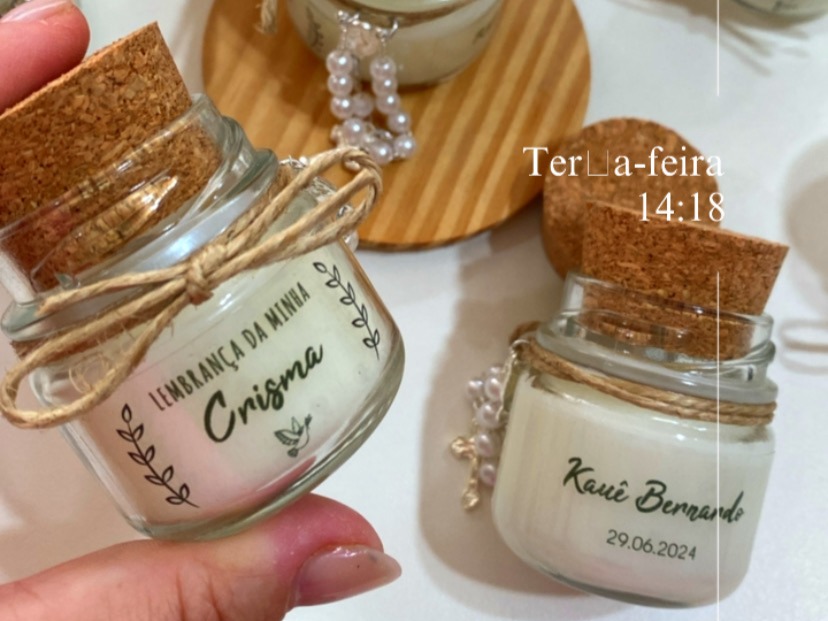 Lembrancinha de Crisma: Por que a Vela Aromática é a Escolha Certa (e Como Personalizar)